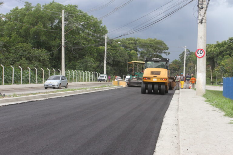 Duplicação da Avenida Castelo Branco começa a ser asfaltada em Jacareí
