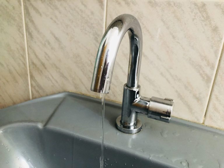 Rompimento de adutora do SAAE pode interromper fornecimento de água em bairros de Jacareí nesta sexta-feira