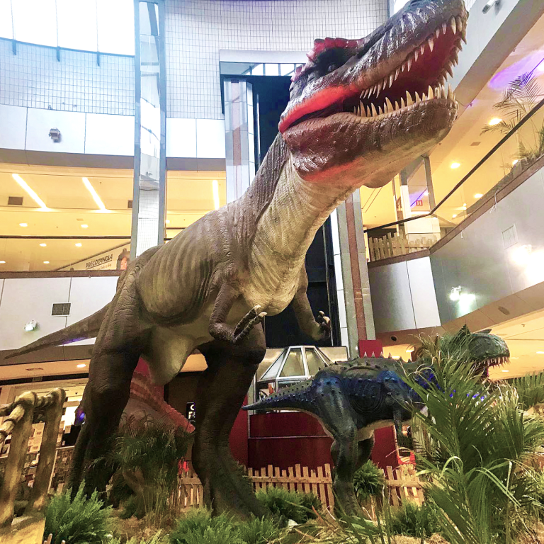 Exposição com dinossauros animados em tamanho real agita shopping de São José