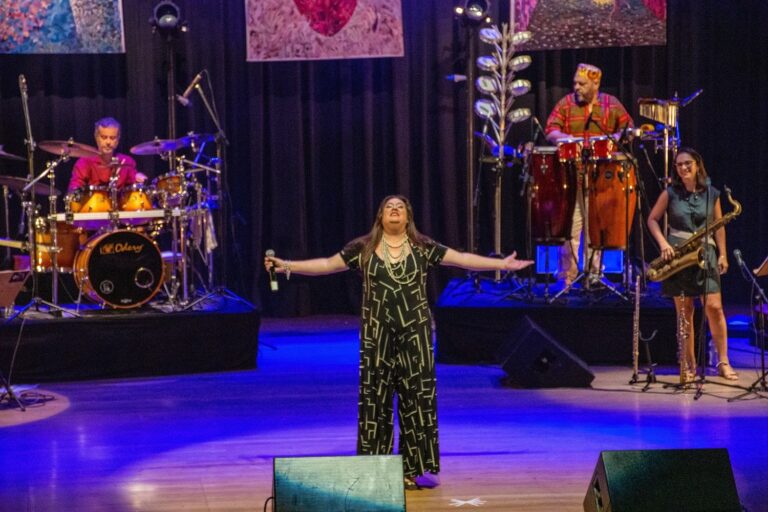 Show em homenagem às mulheres com cantoras da cidade acontece hoje