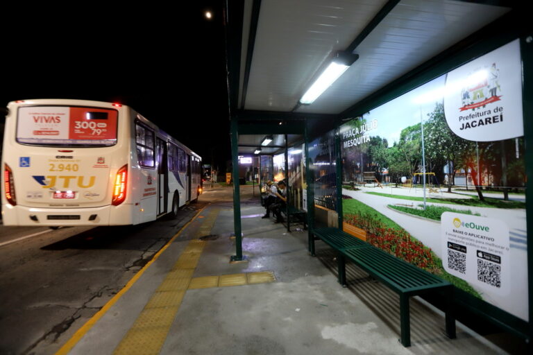 Jacareí instala novos terminais de ônibus