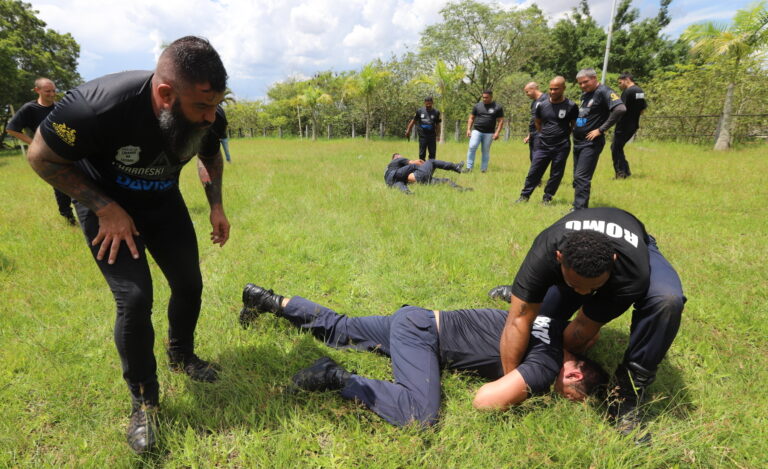 GCM de Jacareí participa de treinamento sobre uso de armamento