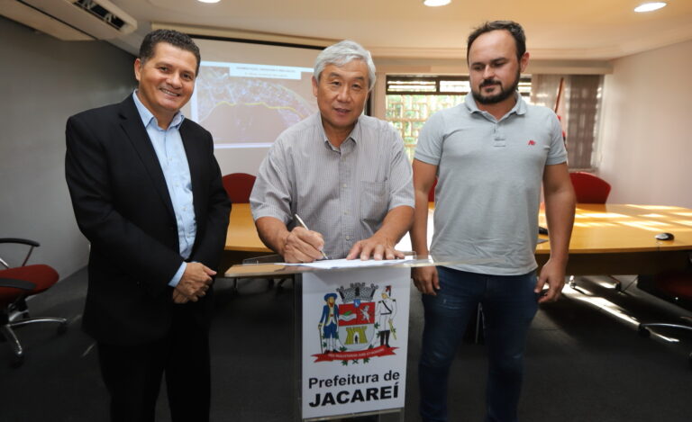 Prefeitura de Jacareí assina ordem de serviço para asfalto e drenagem da R. Olinda Mercadante, entre Jd. Leblon, Sto. Antônio da Boa Vista e Nilo Máximo