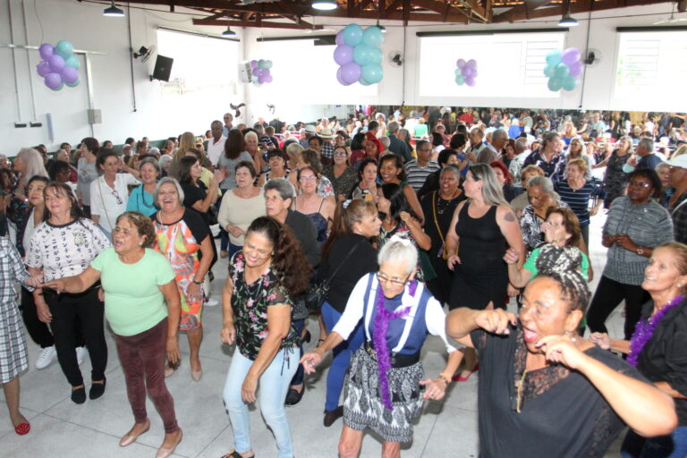 Em festa com mais de 300 pessoas, Casa Viva Vida comemora aniversário de 27 anos