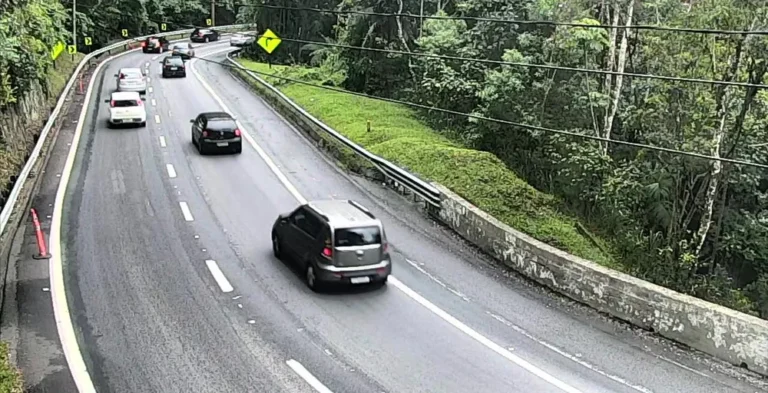 Rodovia dos Tamoios terá cinco novas lombadas eletrônicas