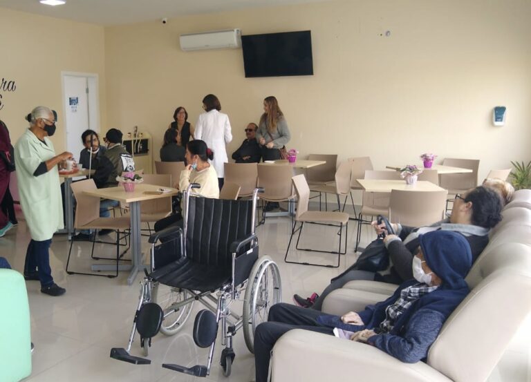 Projeto que serve café para pacientes com câncer em hospital de Jacareí completa 15 anos