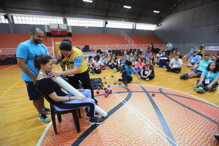 Professores de Jacareí recebem capacitação para esporte paralímpico