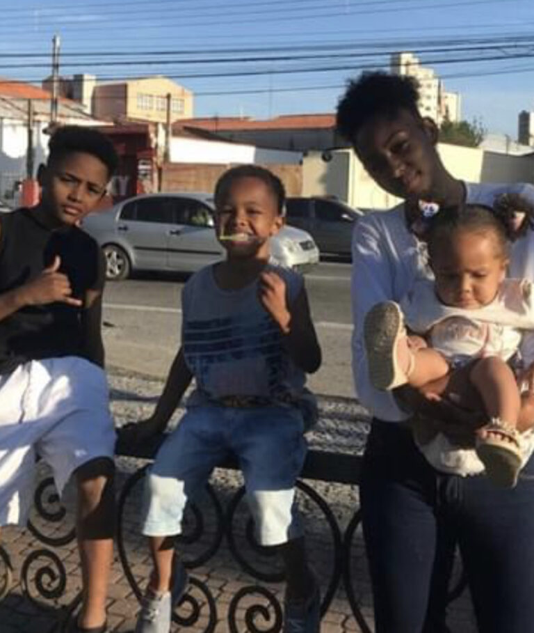 Mãe de 31 anos e três filhos morrem após acidente na Dom Pedro em Jacareí