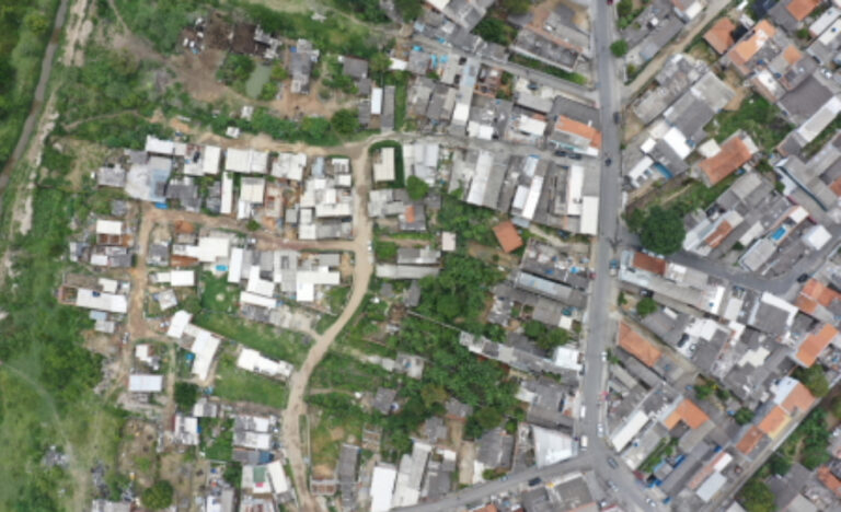 Moradores do Rio Comprido recebem plantão para assinaturas em trabalhos de regularização fundiária