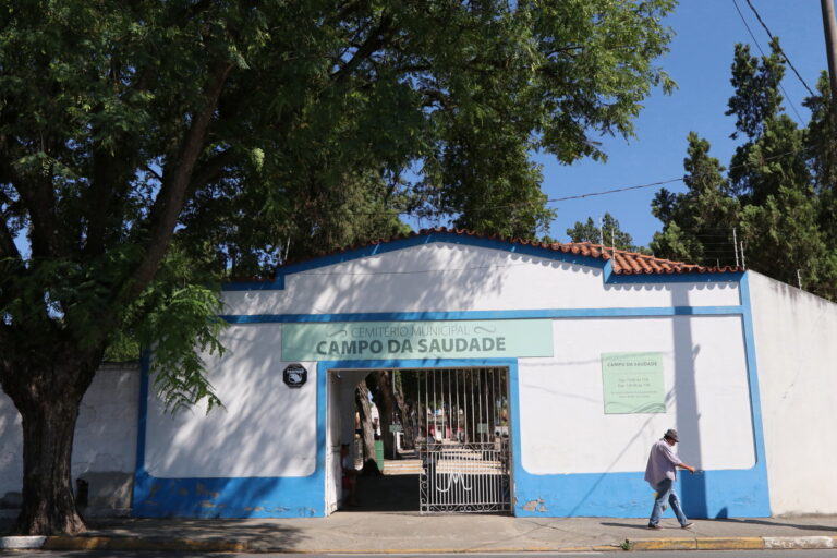 Cemitérios municipais de Jacareí abrem às 7h no Dia dos Pais