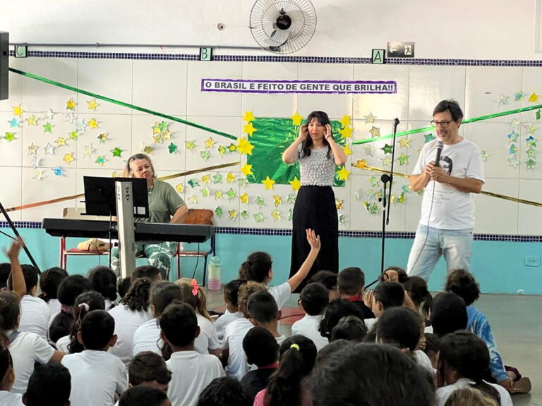 Escolas de Jacareí recebem apresentações de ópera