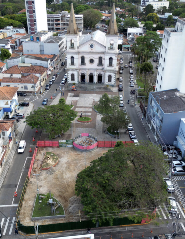 Praça da Matriz de Jacareí passa por reforma