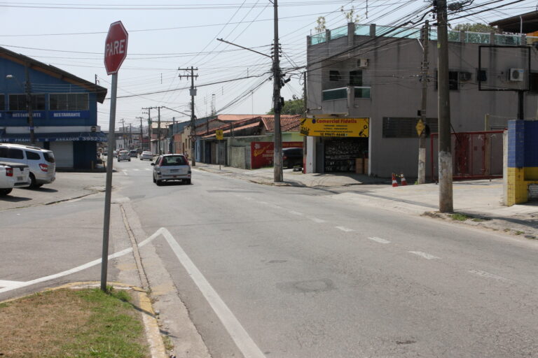 Rua Santa Helena passa por obras de drenagem e pavimentação