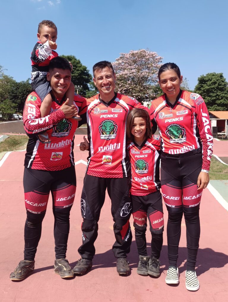 Pilotos de Jacareí vencem Copa Sudeste de Bicicross
