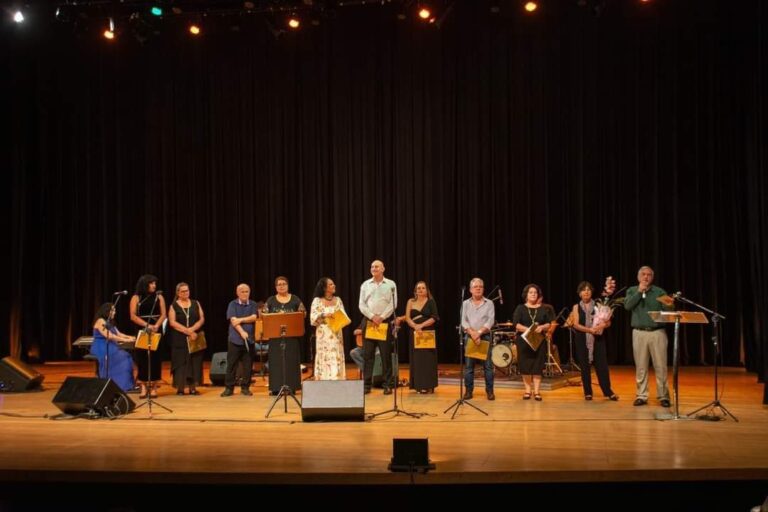 Teatro de Jacareí recebe Seresta Darcy Reis neste domingo