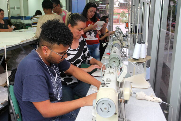Jacareí lança o 2º Programa Comunidade Empreendedora com curso de Técnicas de Costura