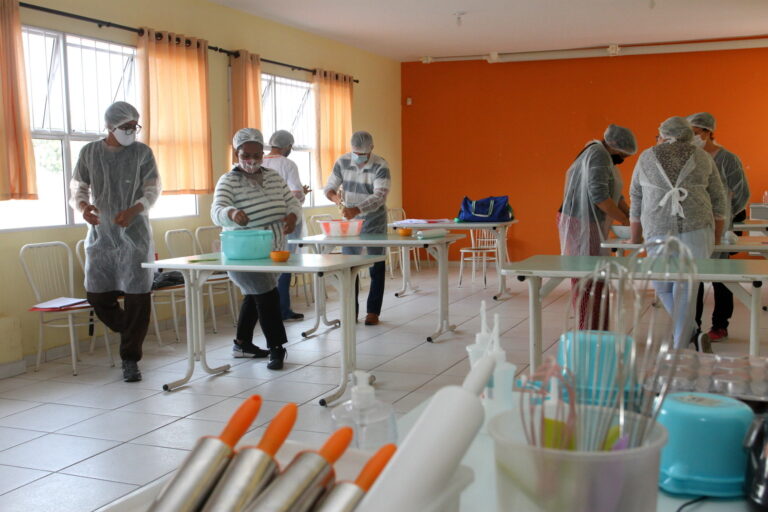 Jacareí oferece curso que ensina a fabricação de pães e salgados fitness