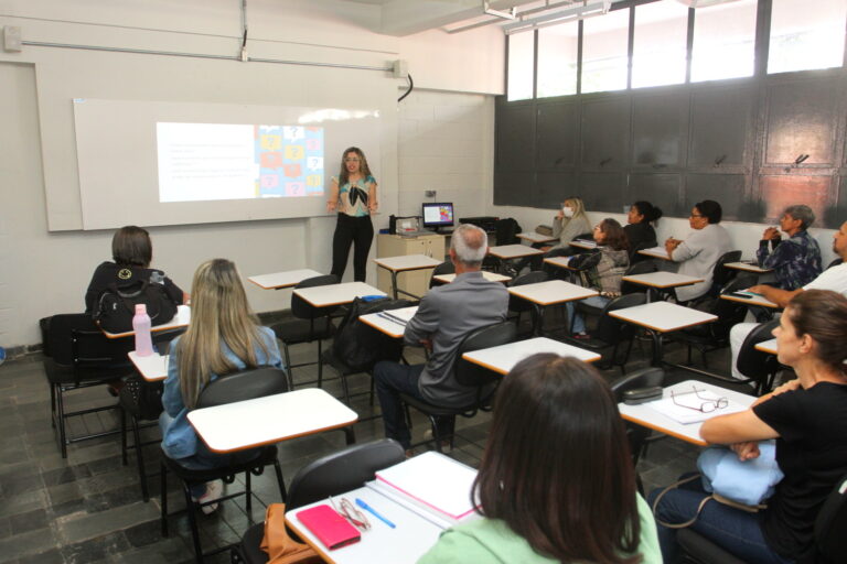 Jacareí promove curso de formação de Cuidador de Idosos a profissionais da área da Saúde