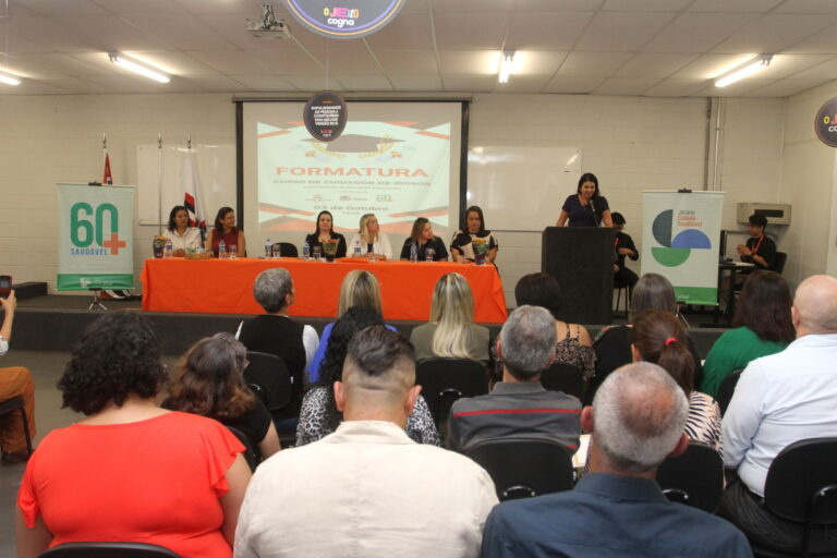 Jacareí realiza formatura da primeira turma do curso de Cuidador de Idosos