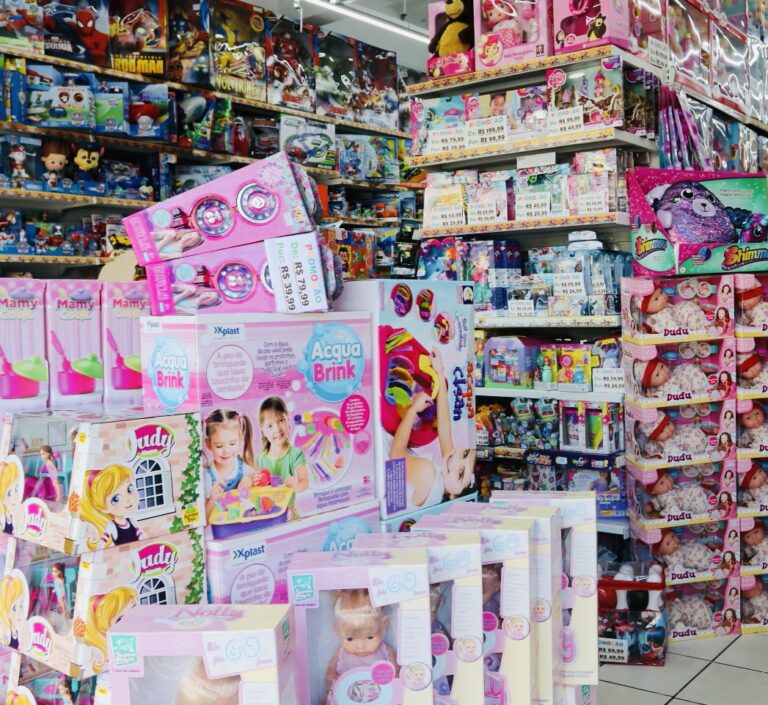 Dia das Crianças: Procon de Jacareí orienta sobre cuidados na compra de brinquedos
