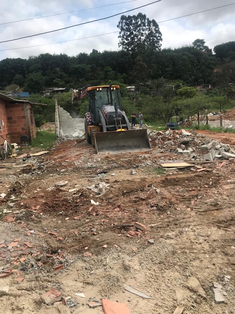 Prefeitura de Jacareí remove construções irregulares no Rio Comprido