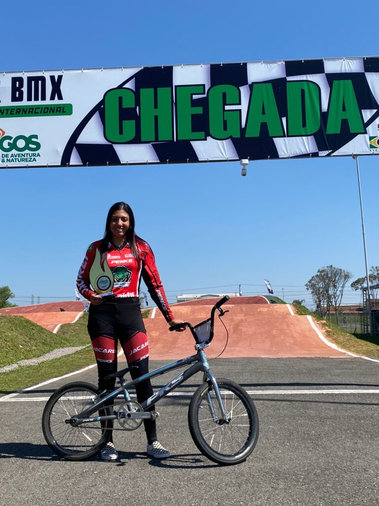 Atletas de Jacareí brilham no Paulista de BMX