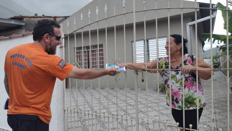 Defesa Civil realiza ação preventiva em Jacareí diante de previsão de chuvas no fim de semana