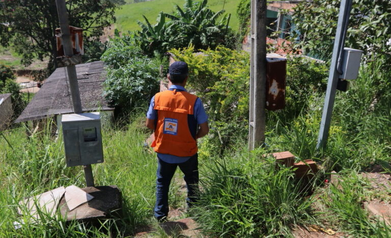 Defesa Civil de Jacareí orienta moradores da região do Pagador Andrade