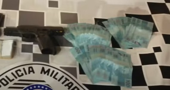 PM prende homem com arma e mais de R$ 12 mil em notas falsas em Jacareí