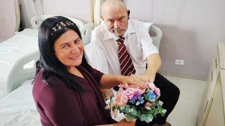 Hospital de Jacareí realiza casamento dentro da internação da oncologia