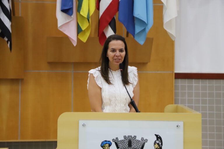 Juliana da Fênix retoma mandato de vereadora na Câmara de Jacareí