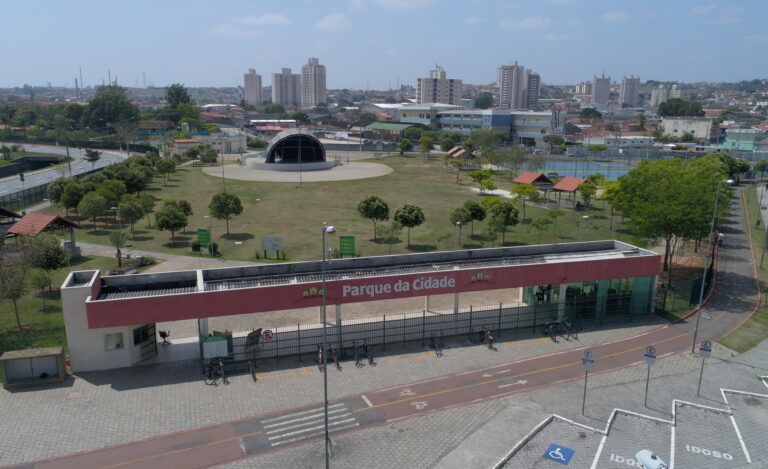 Jacareí disponibiliza Drive Thru no Parque da Cidade para doação de itens de higiene pessoal para as vítimas no Rio Grande do Sul