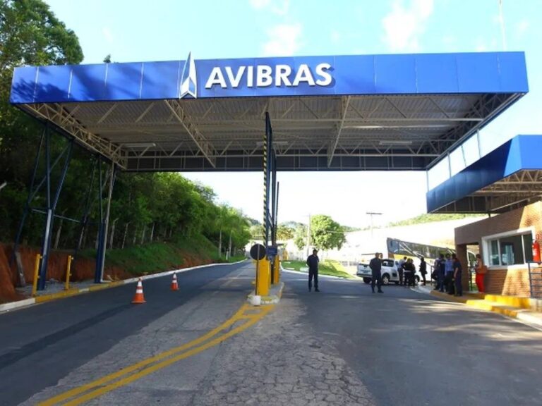 Avibras coloca mais de 400 trabalhadores em licença remunerada por tempo indeterminado em Jacareí