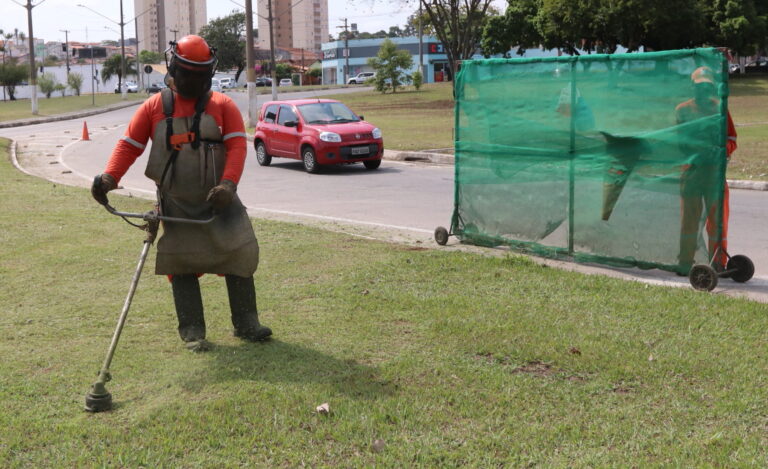 Confira o calendário desta semana dos serviços de varrição e capina em Jacareí