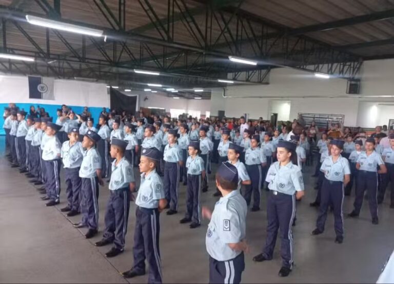 Nenhuma escola de Jacareí se candidata para aderir ao projeto de colégios cívico-militares