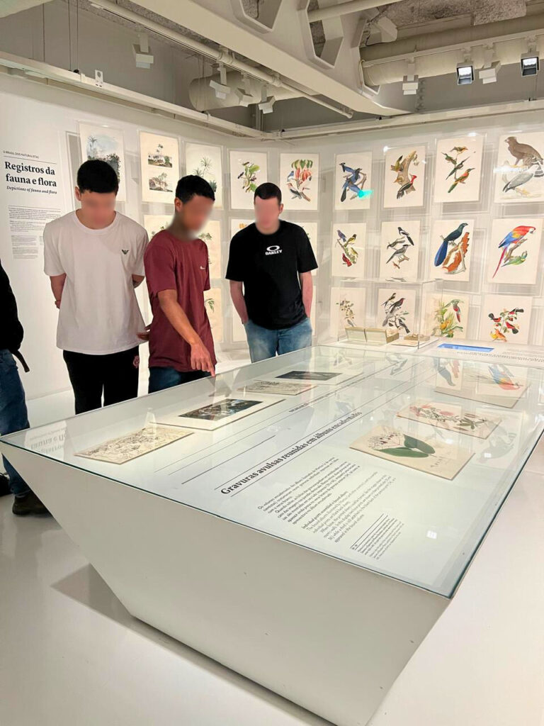 Jovens da Fundação CASA de Jacareí visitam exposição em São Paulo