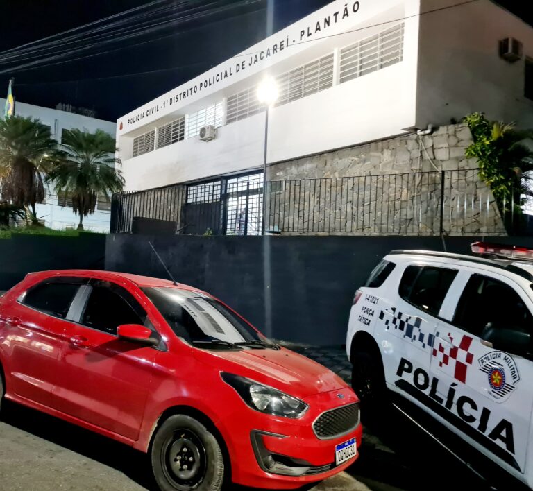 Homem é preso após ser pego com carro roubado em Jacareí