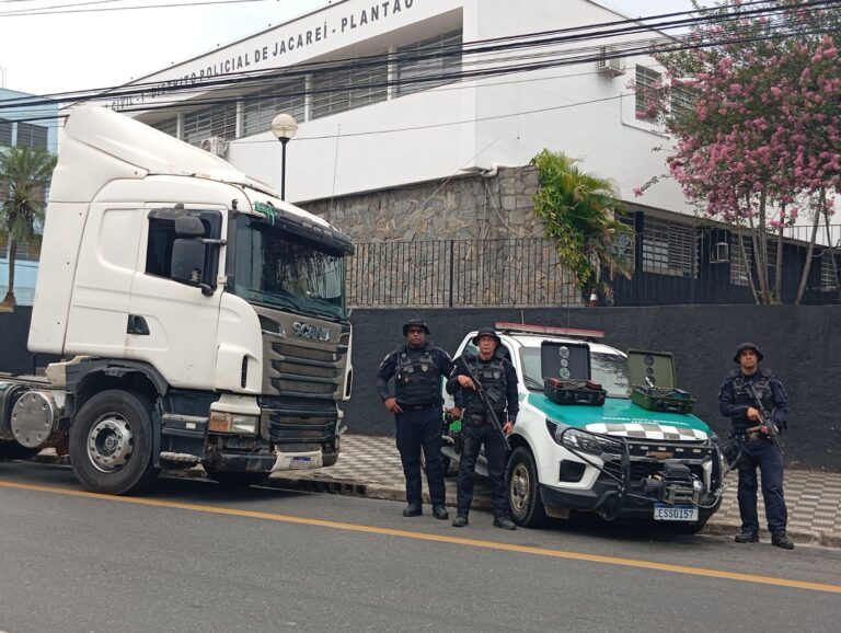 Caminhão roubado em São Bernardo é recuperado pela Guarda Municipal em Jacareí