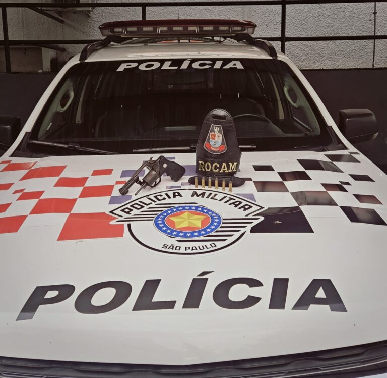 PM prende homem por porte ilegal de armas em São José