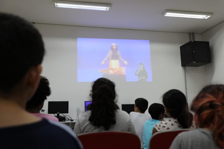 Sesi Jacareí tem 100 vagas para EJA