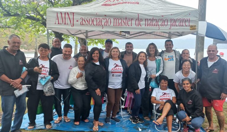 Nadadoras de Jacareí vencem maratona no Litoral Norte
