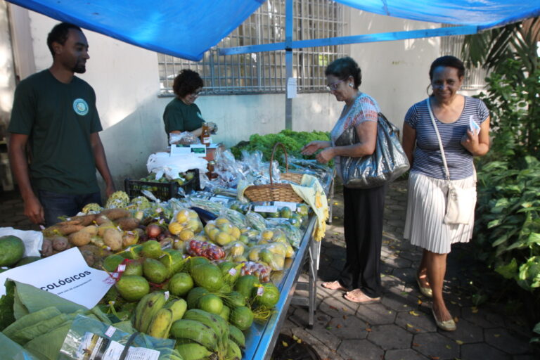 Jacareí passa a promover Feira do Produtor Rural todos os sábados, na Praça Raul Chaves