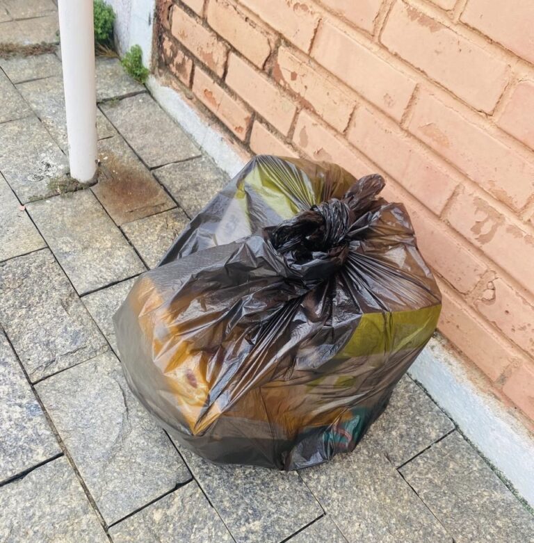 Coletores de lixo decidem manter greve em Jacareí