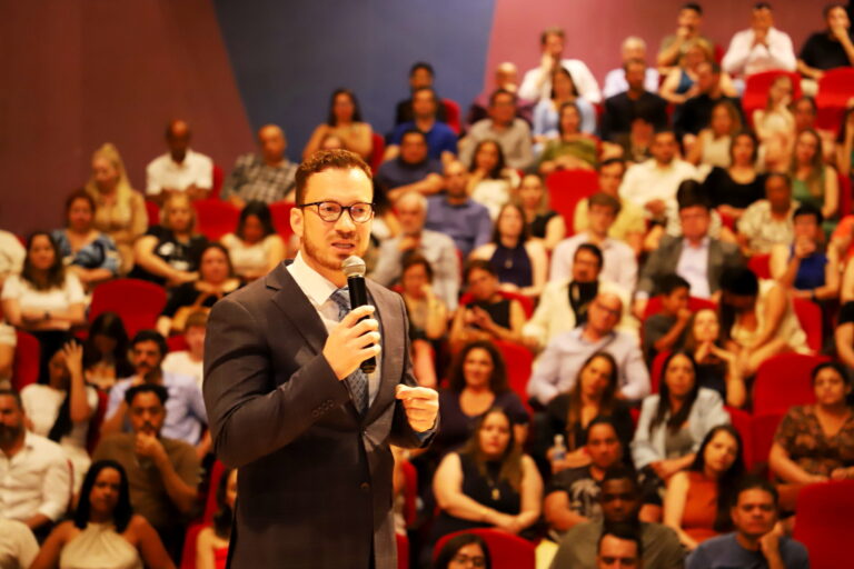 Prefeito, secretários e presidentes de Fundações e Autarquias tomam posse em Jacareí