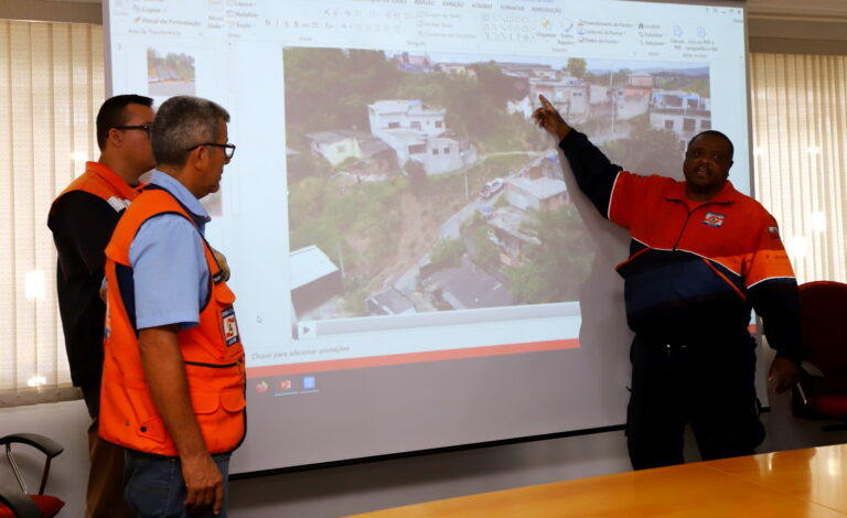 Defesa Civil discute segurança contra desastres em encontro intersecretarias em Jacareí
