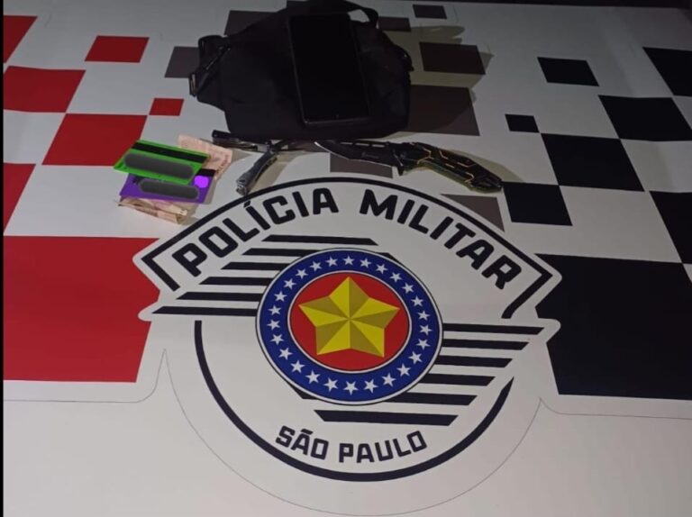Dupla é presa no centro após roubo e tentativa de furto