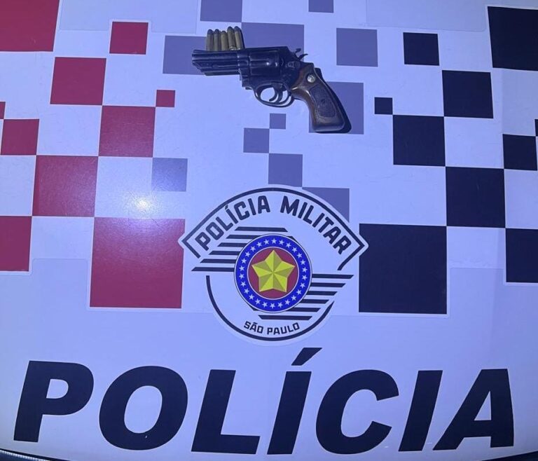Após abordagem em carro, condutor é preso por embriaguez e passageiro por porte ilegal de arma em Jacareí