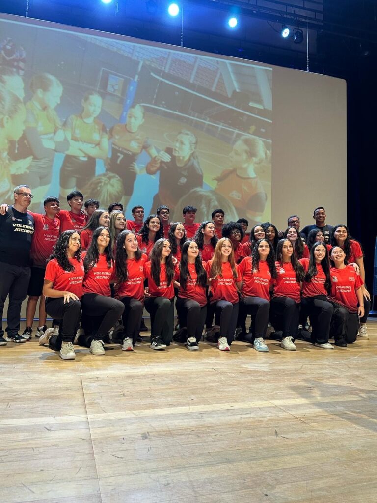 Equipe Sub-15 Feminina de Jacareí disputa Copa Regional de Voleibol