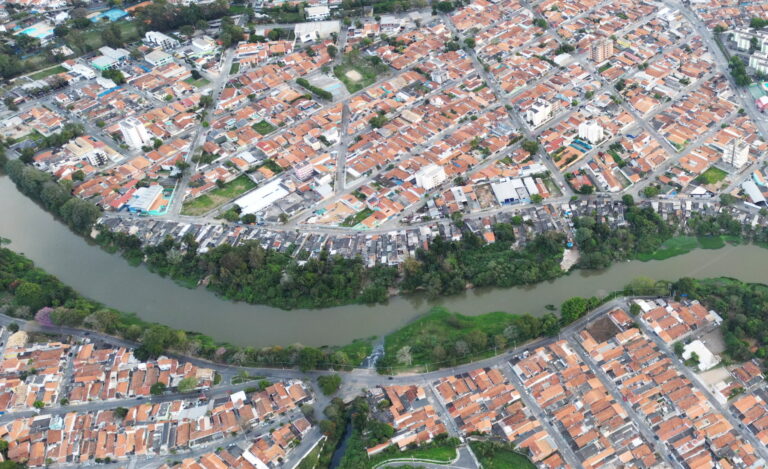 Pró-Lar assina Certidão de Regularização Fundiária de lotes da Avenida Mississipi