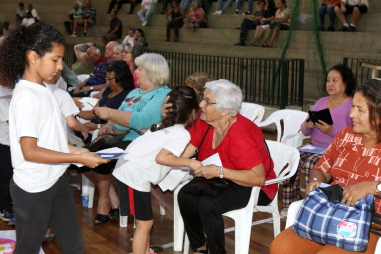 Projeto para fortalecer laços e convivência entre crianças e idosos é lançado em Jacareí